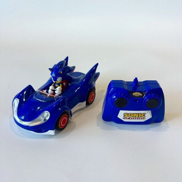 Sonic The Hedgehog & Sega All-Stars 2.4GHz Remote Controlled Race Car - Picture 2 of 7